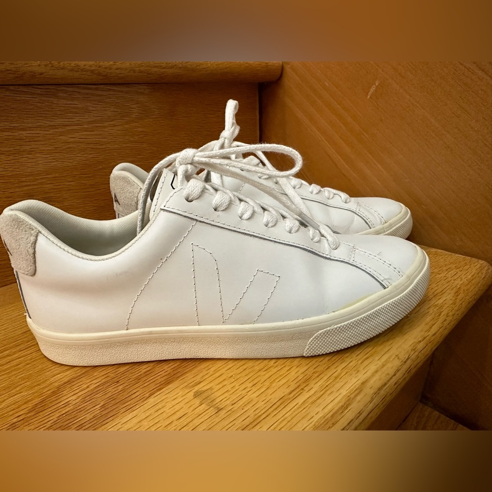 VEJA Esplar Logo White Size 7
